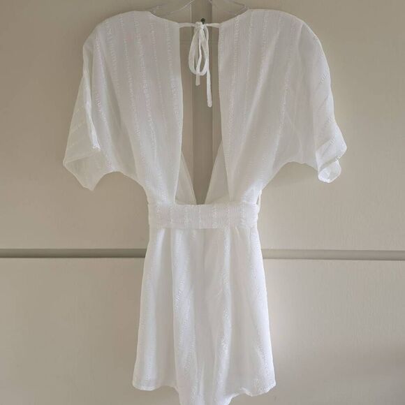 Showpo White Held Held High Playsuit, Deep V Front, Back Tie, NWT, Lined, Sz. 4 - Picture 2 of 5